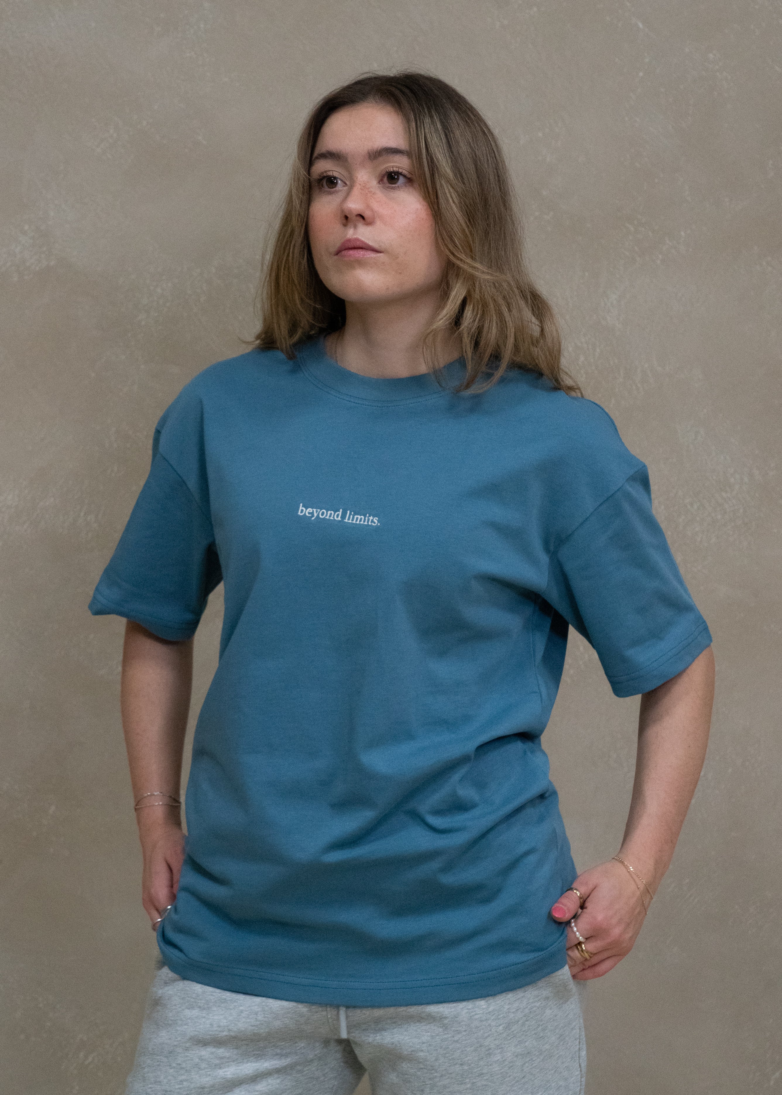 T-shirt oversize bleu Beyond Limits Pump