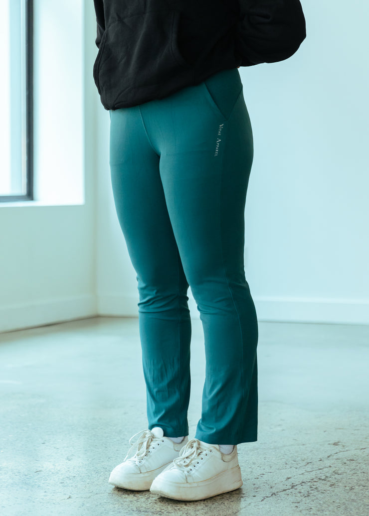 Flirtitude Green Active Pants Size M - 47% off